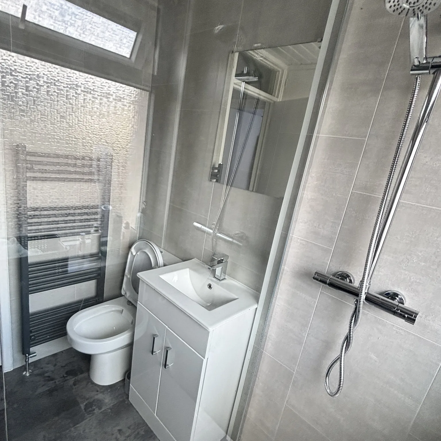 Finished bathroom after Harbourlight cleaning